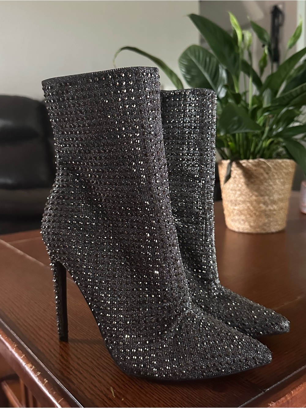 Steve Madden Wifey Rhinestone Side Zip Pointed Toe Heeled Bootie Size 6